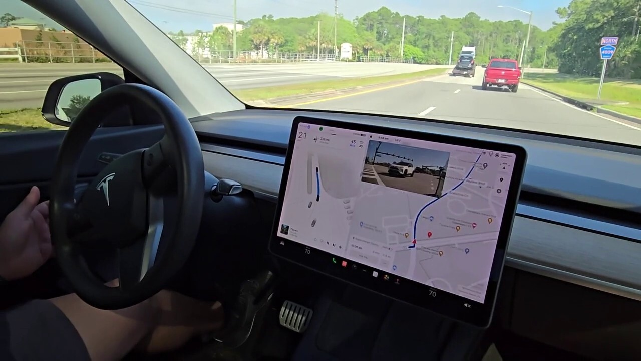 A 2021 Tesla Model Y operates under the 'Full Self-Driving (Supervised)' trial on Florida streets on April 20, 2024. The company is giving new and existing owners a 30-day trial. (Pilar Arias/FOX Business)